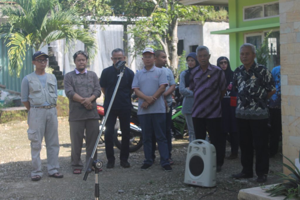 Penyambutan yang dilakukan pemerintah Kecamatan Kalipucang pada mahasiswa Sastra Sunda Fakultas Ilmu Budaya Universitas Padjadjaran. photo by KA